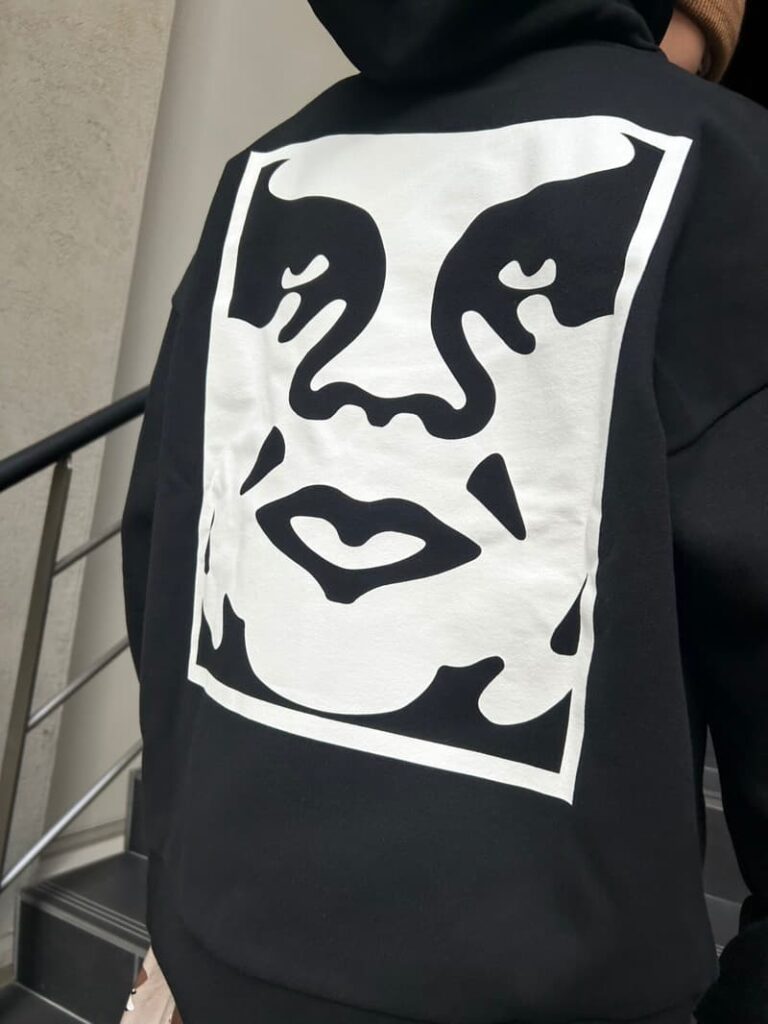 オベイのパーカー