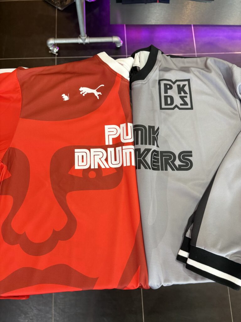 パンクのシャツ